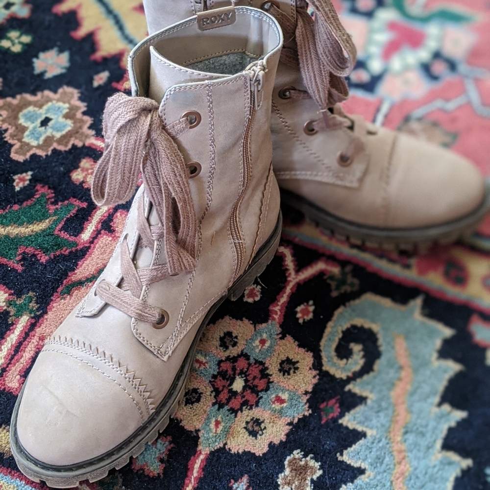 Roxy boots